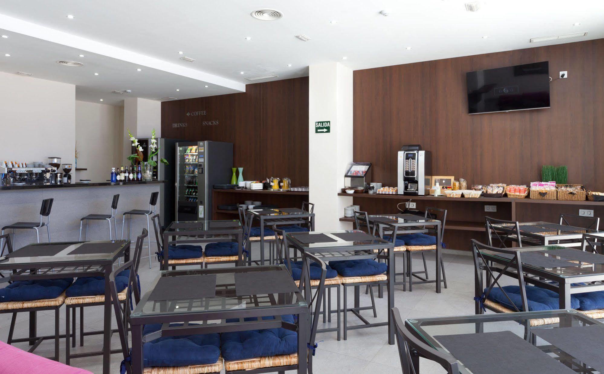 Hotel Olympia Universidades Valencia Exterior photo